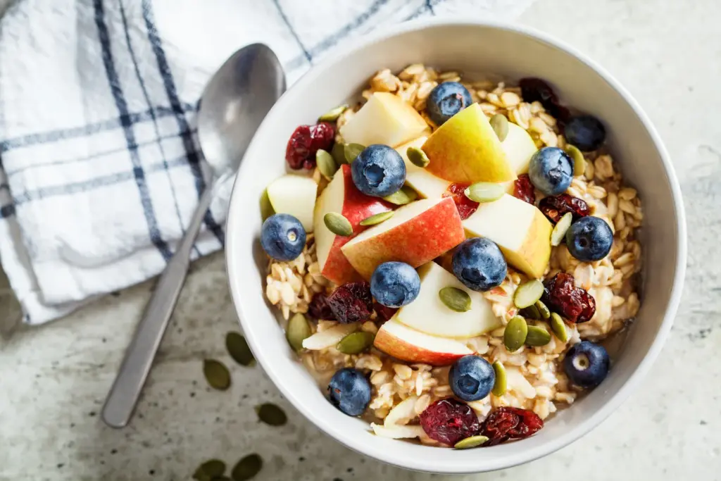 Overnight bircher oats with berries