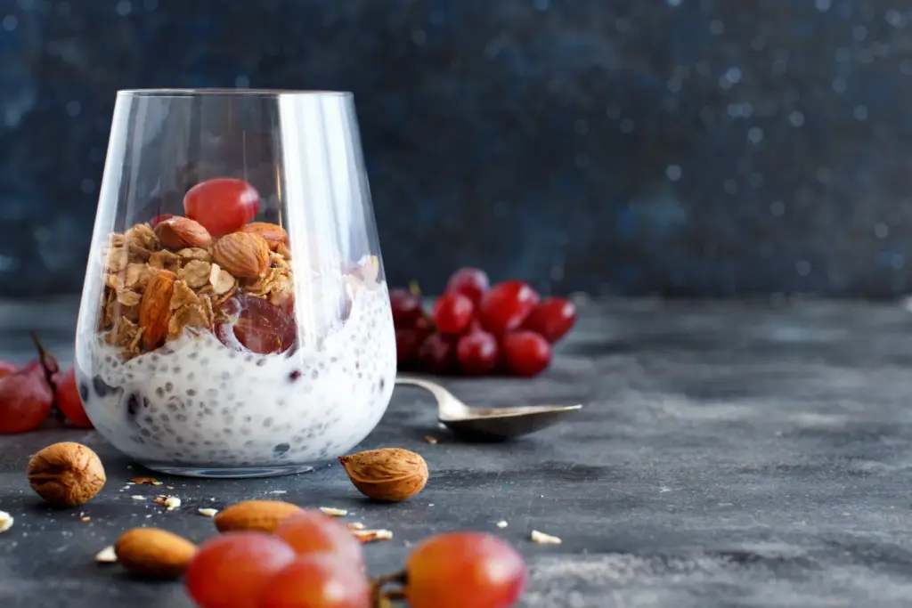 Chia & oat seed pudding with kiwi