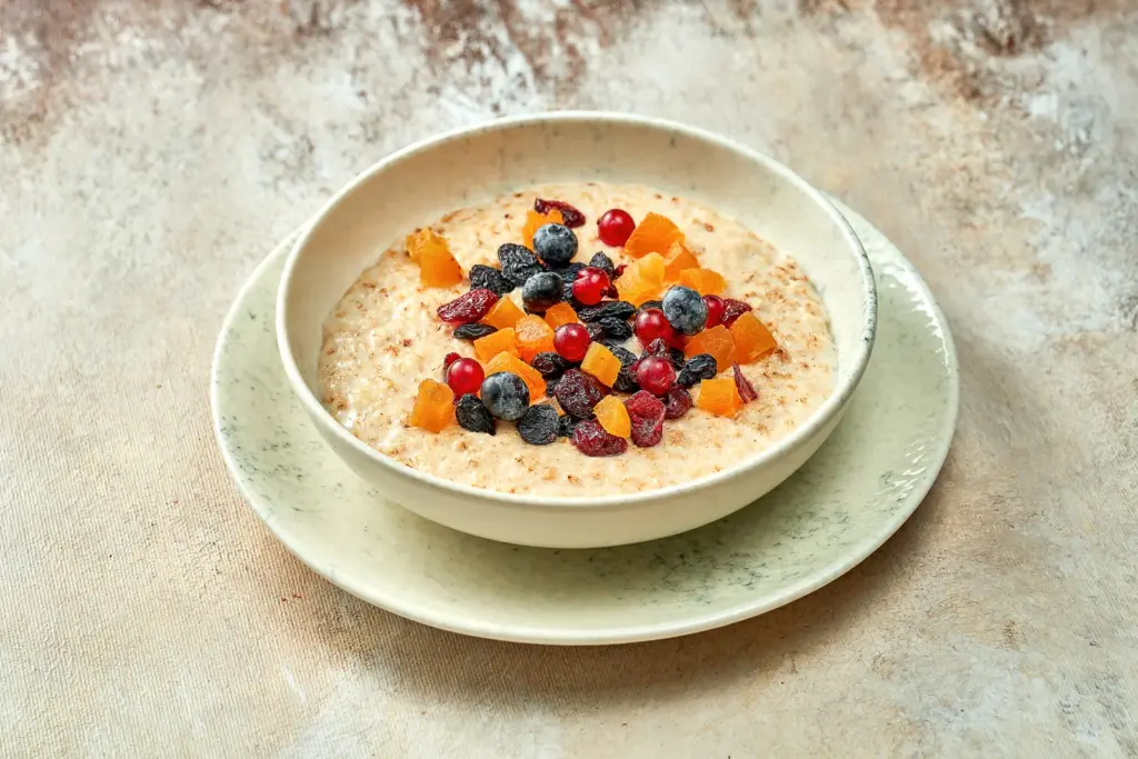 Fortified porridge with milk, fruit & seeds