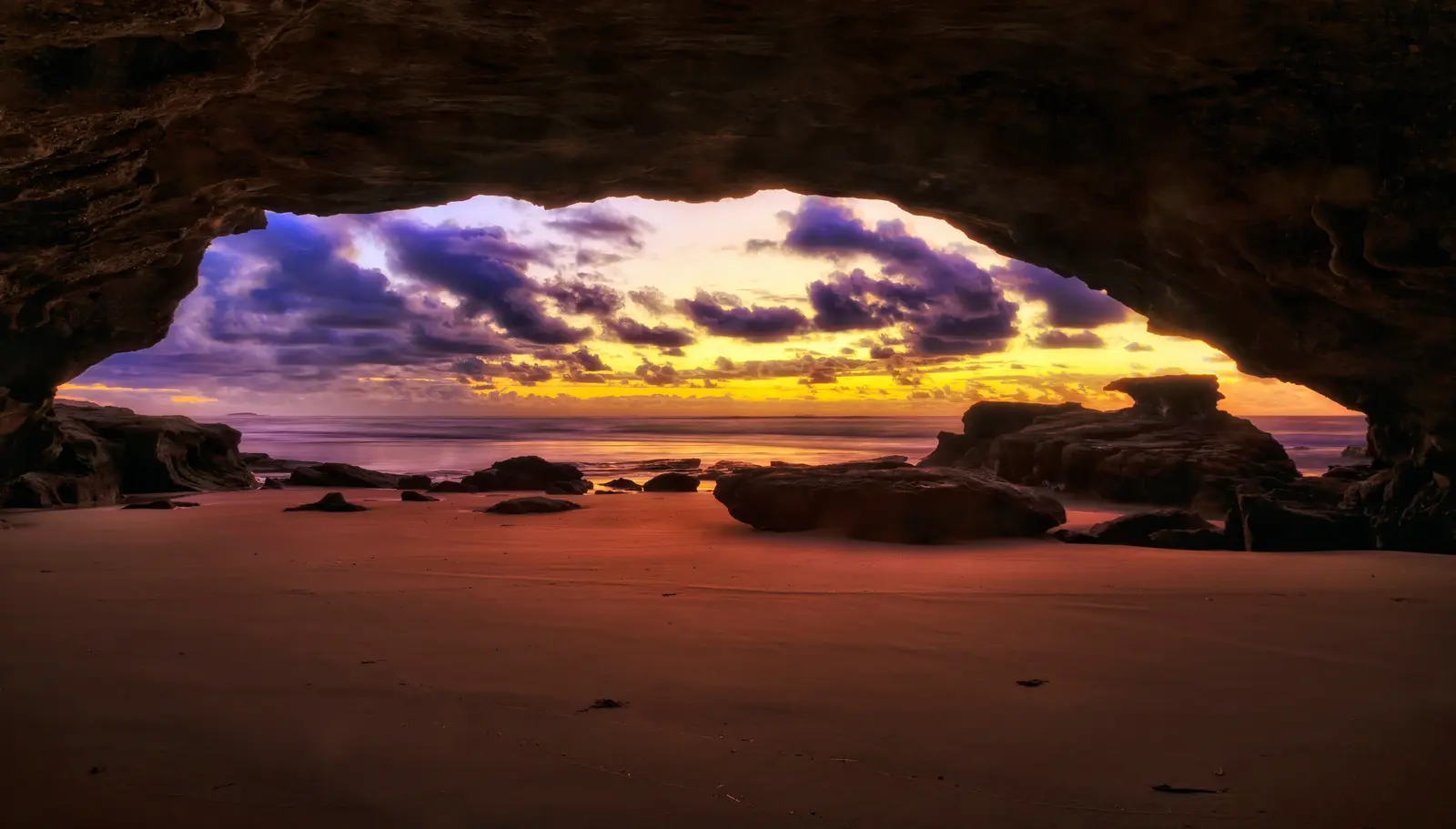 Sea cave at Caves Beach, Lake Macquarie